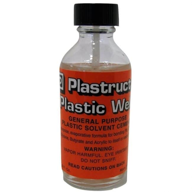 Comment coller du plastique dur ensemble ?