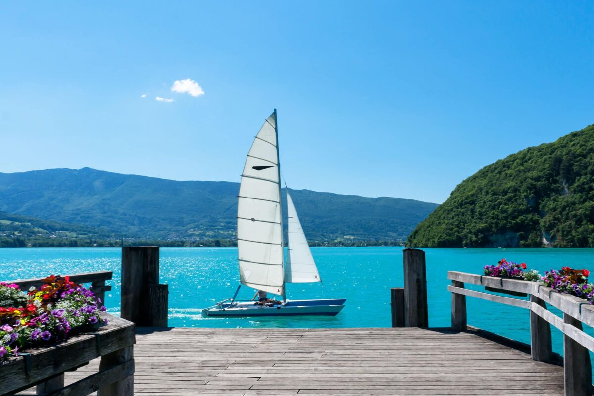 Séjourner dans la Venise des Alpes quel hébergement choisir