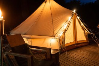 Vivez une expérience de camping de luxe en lodge au cœur de la nature sauvage !